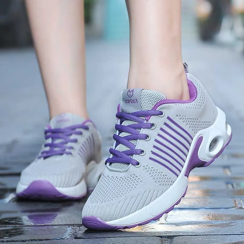 Кроссовки женские из вулканизированной сетки дышащие на танкетке для