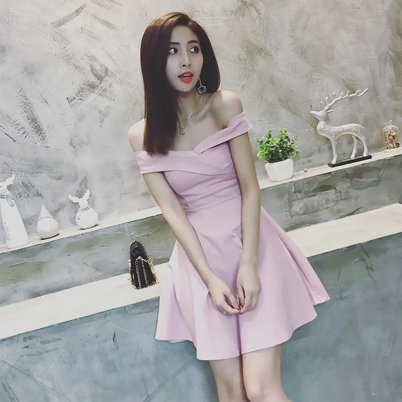 Женское облегающее вечернее мини-платье с высокой талией и воротником-лодочкой |