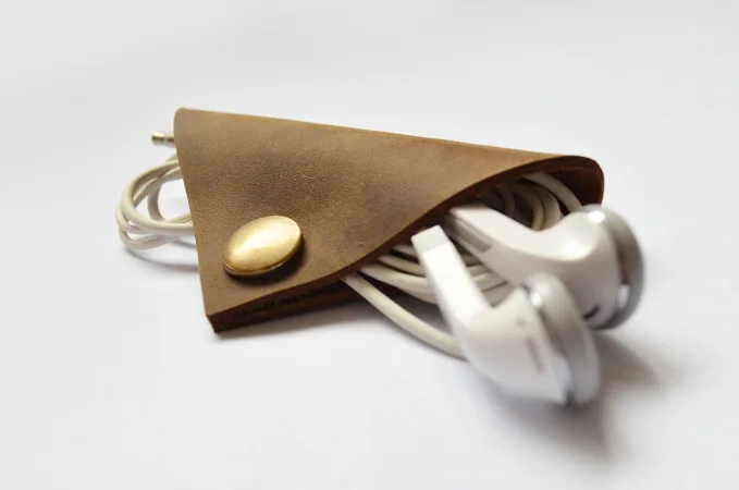 Кабель для наушников устройство перемотки и передачи данных из кожи (наушники не