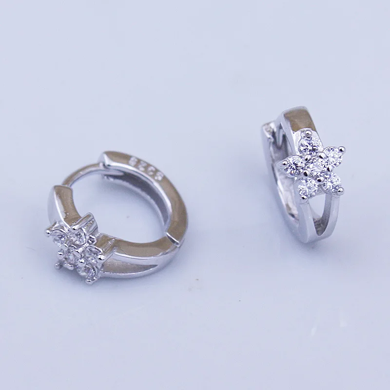 

MEYRROYU New Korean Version of 925 Sterling Silver Flower Ladies Earrings Ladies Fashion Charm Gift Earrings Jewelry