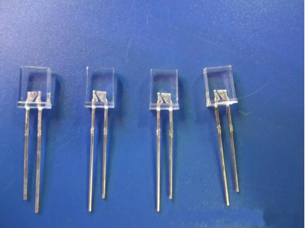 Светодиодный светильник с длинными ножками 2*5*7 квадратный белый зеленый