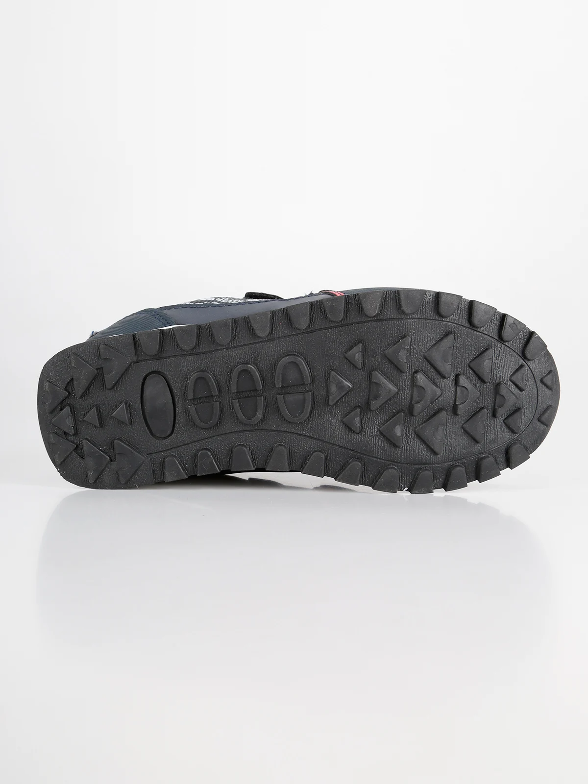 Синие кроссовки с разрывом| |