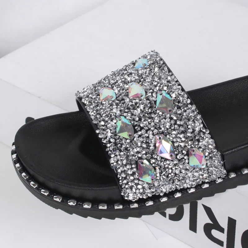 

Causal Shoes Woman Gold Slipper Slides Women Beach Flip Flops Slippers Flat Women Crystal Bling Sandals Female Brand Slippers