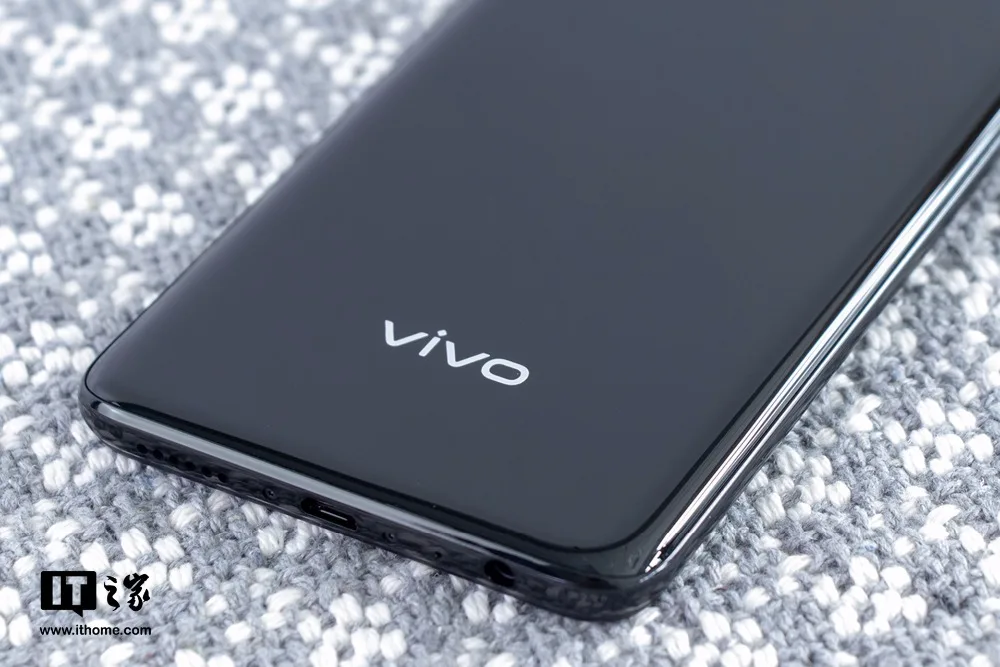 Мобильный телефон Vivo Z5X 4G LTE Snapdragon 710 Android 9,0 6,5" 2340X1080 8 ГБ ОЗУ 128 Гб ПЗУ 16.0MP отпечаток пальца 5000 мАч