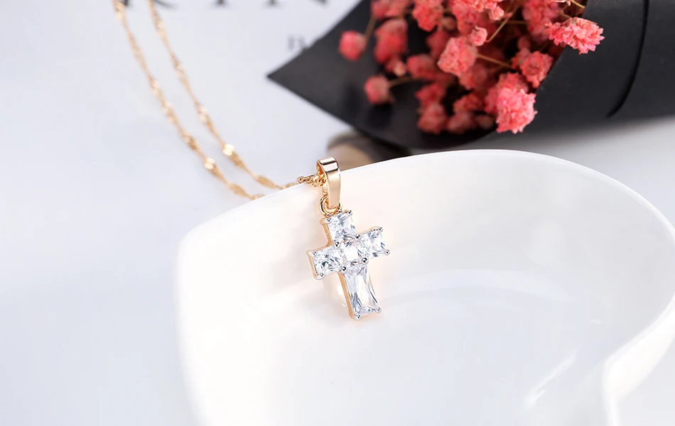 LADYCHIC элегантный кубический циркон крест подвески ожерелья Золото Цвет Крест христианский Иисус ювелирные изделия для женщин подарок на день рождения LN1058