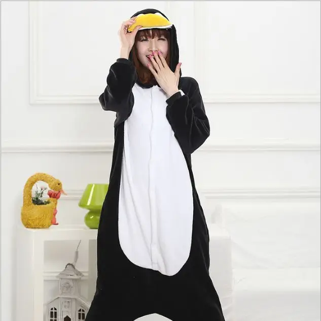 Onesie/ ; Пижама кигуруми в виде животных; комбинезон с единорогом; унисекс; женская одежда для сна с капюшоном; зимняя Фланелевая пижама с жирафом для взрослых - Цвет: Black Penguin