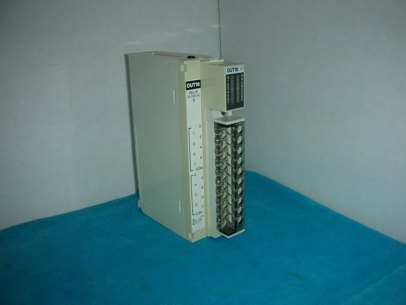 

Программируемый контроллер NAIS PLC OUT16 AFP33203 FP3