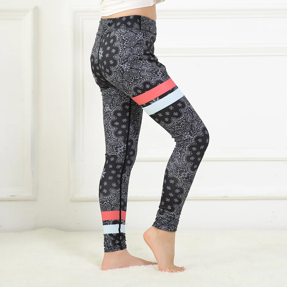 Подходящие детские брюки черные винтажные с цветочным принтом красные белые