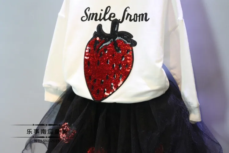 Новинка 2017 года комплект из рубашки с длинными рукавами и юбки милой клубничкой