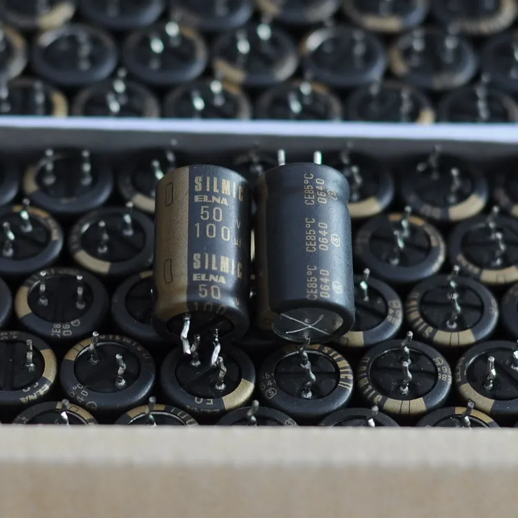 

Оригинальный новый 100% мкФ 50V silmic II абразивный аудио конденсатор с короткими медными ножками 85 градусов (индуктор)