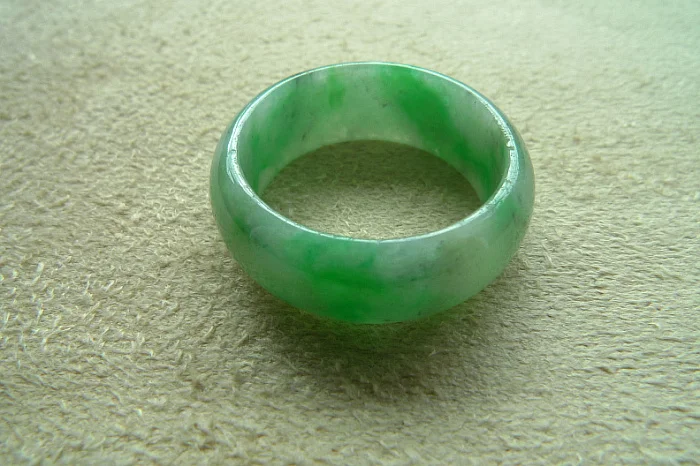 Натуральное кольцо cuiyu в бутике нефритовое с сертификатом | Украшения и