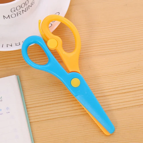 Yellow Blue Милые пластиковые мини ножницы с круглой головкой 137 см для школьников, детей, детей, для резки бумаги, Миньоны, принадлежности для детского сада и школы - Цвет: Yellow Blue