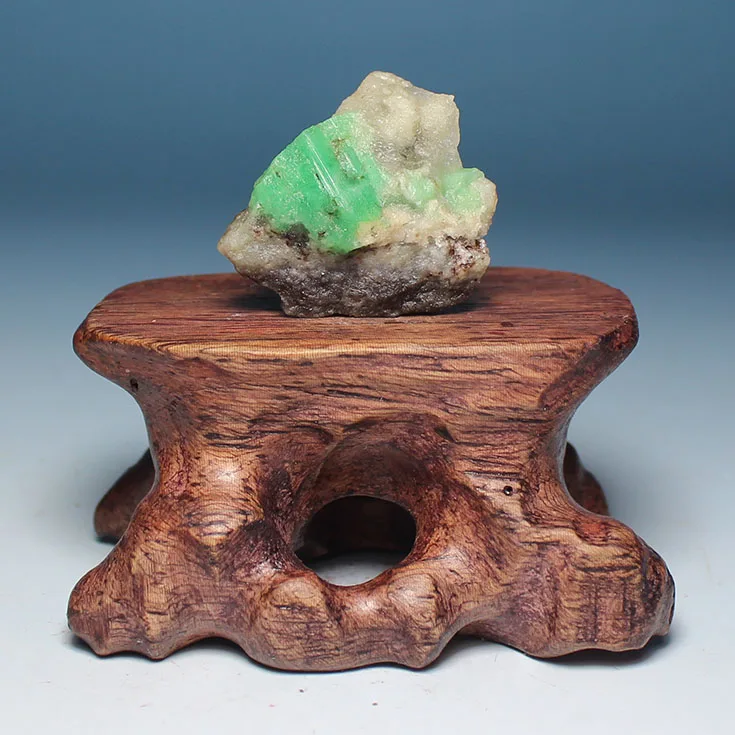 

Ultra-fine mineral crystals emerald green natural rough stones mark LuoShi collectibles ore samples without optimization