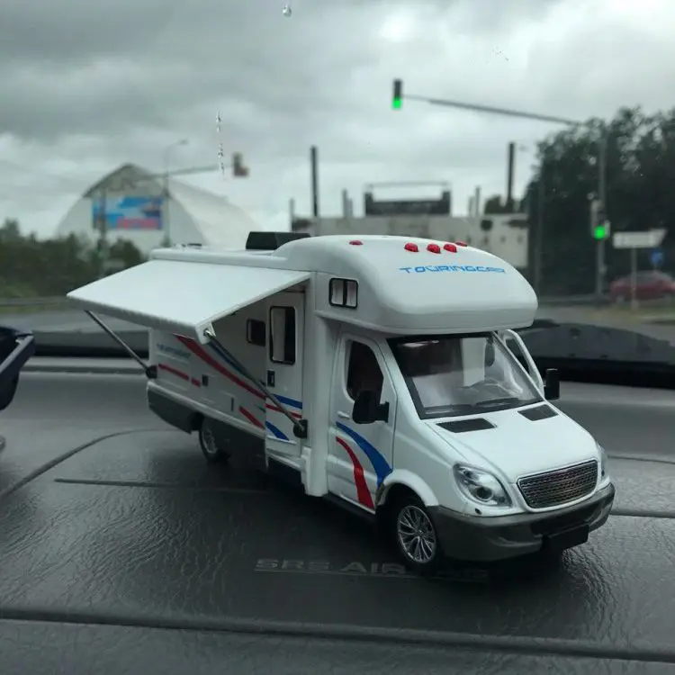 Holiday Motorhomes Morto Home Coach Toy Camper Van Model Diecast with light and sound Pullback 21CM |