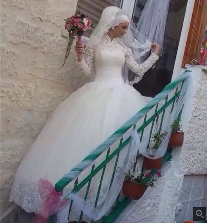 Мусульманское бальное платье свадебное с длинным рукавом и высоким воротом