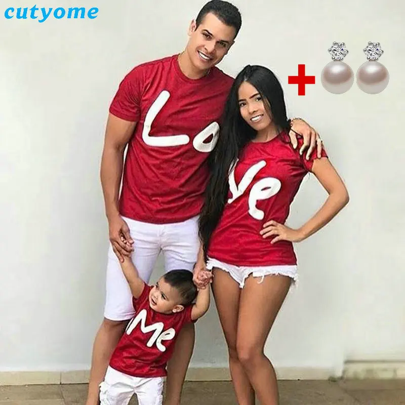 

2022 Valentine Top Love Me T-shirt Top Family Matching Clothes Tshirt Mother Daughter Baby Boy Kid Girls Father Son Short Sleeve
