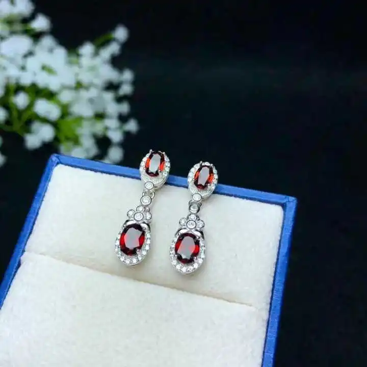 

Серьги-подвески из серебра 925 пробы с натуральным красным гранатом