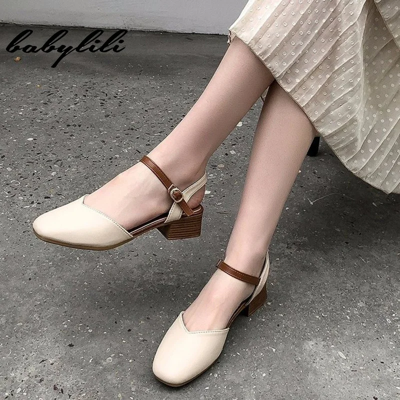 Женские босоножки с закрытым носком Новинка лета 2019 года на квадратном каблуке