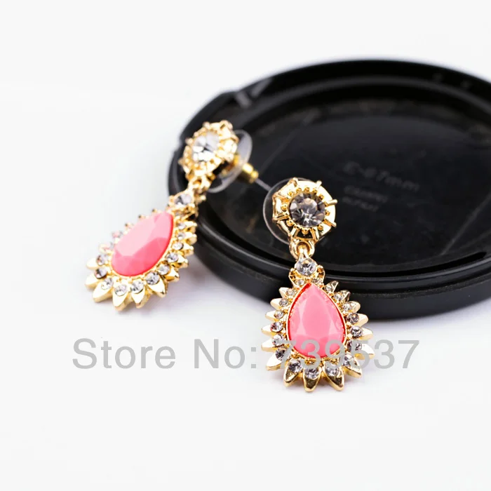 Высококачественные розовые акриловые женские серьги золотого цвета со слезой |