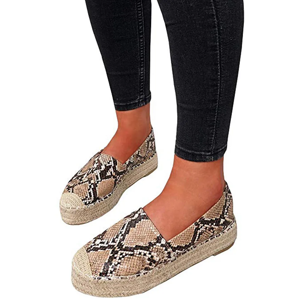Туфли женские на платформе со змеиным принтом повседневные однотонные без