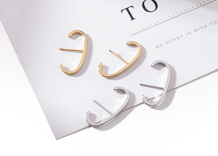 Минималистичные серьги гвоздики золотого и серебряного цветов геометрической