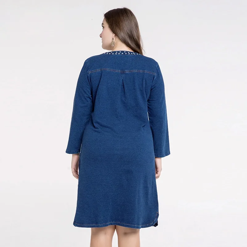 Женское джинсовое платье-рубашка размера плюс со стразами и карманами на боку