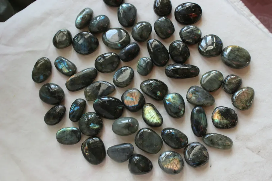 50 шт. натуральный Радужный лабрадорит хрустальный камень покрытый пальмовым