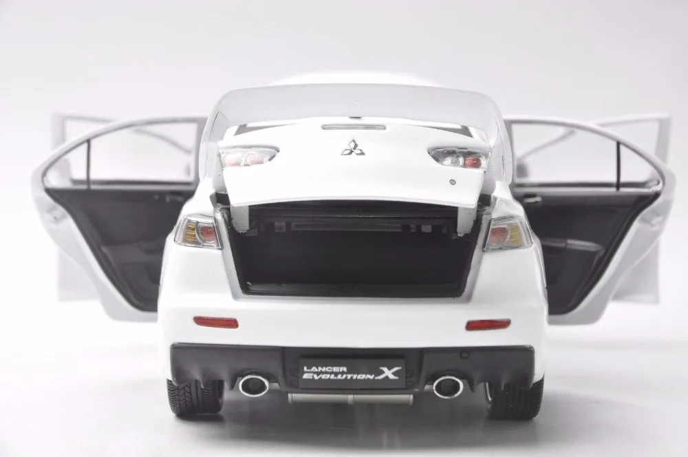 1:18 литья под давлением модель для Mitsubishi Lancer Evolution X 10 белый сплав игрушечный автомобиль миниатюрная коллекция подарки EVO X