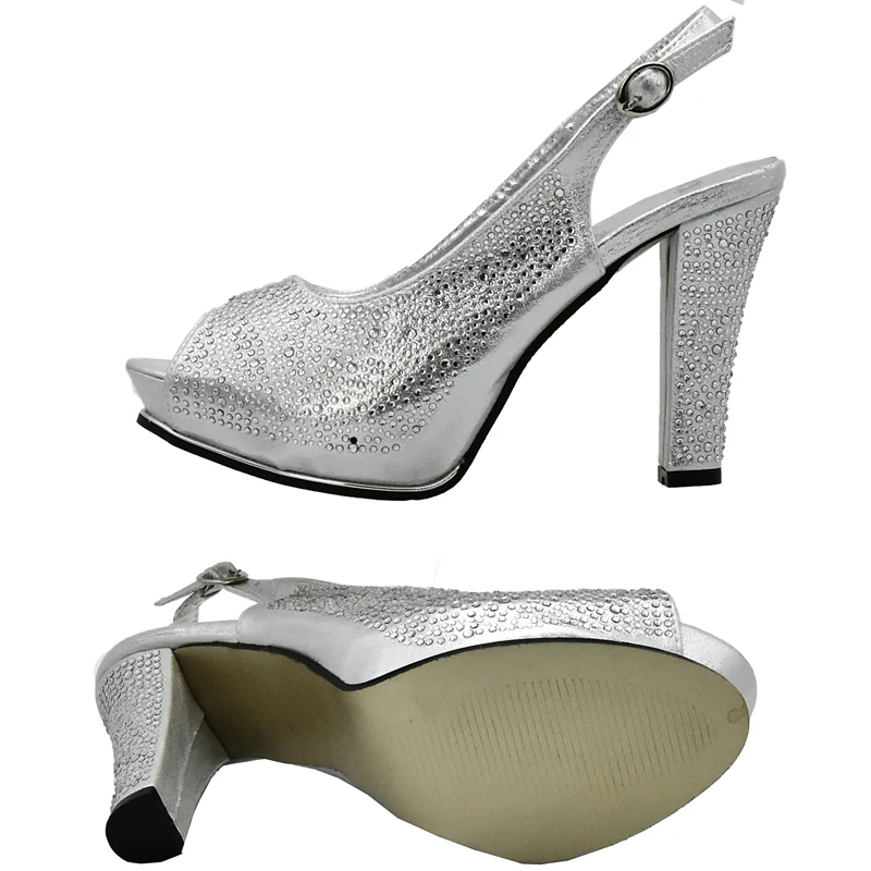 Новое поступление Комплект из туфель и сумочки серебристого цвета в итальянском