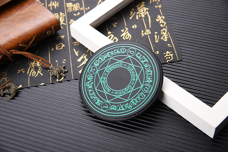 green Беспроводная зарядка USB Мини Волшебный Массив 10 Вт Быстрая зарядка для Android для Apple QI ультра-тонкое Беспроводное зарядное устройство - Тип штекера: green