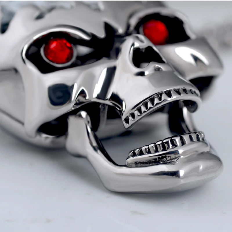 Ожерелье с подвеской в виде серебряного черепа готическом стиле большого