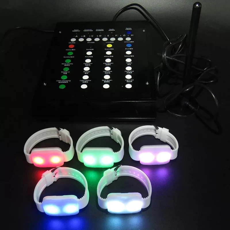 Kopen Fabrikanten Groothandel Afstandsbediening Lichtgevende Armband Led Custom Flash Armband Props Music Party Logo