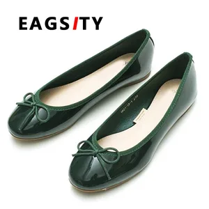 Балетки женские из лакированной кожи, на мягкой подошве, с бантиком