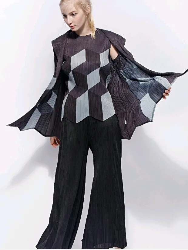 Miyake fold Autumn bronzing three-piece set long-sleeved overcoat + large swing sleeveless vest + wide pants IN STOCK