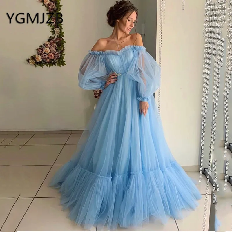 Женское платье с длинным рукавом синее вечернее открытыми плечами а силуэта из