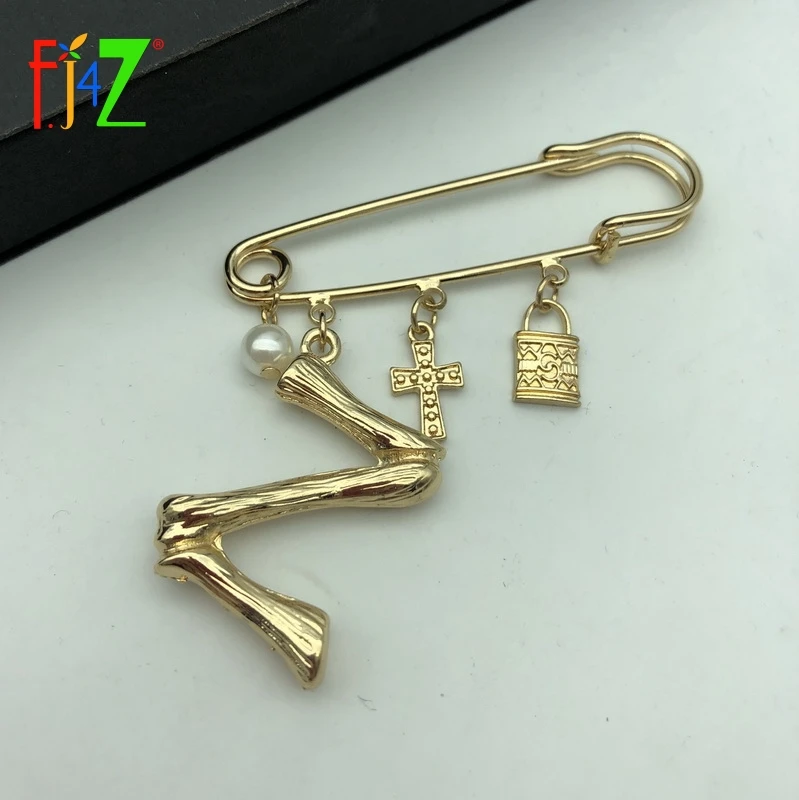 F. J4Z Новые популярные женские буквенные броши, сплав, маленькие A-Z, инициалы, крест, замок, жемчужные подвески, булавка брошь бижутерия, броши на булавке