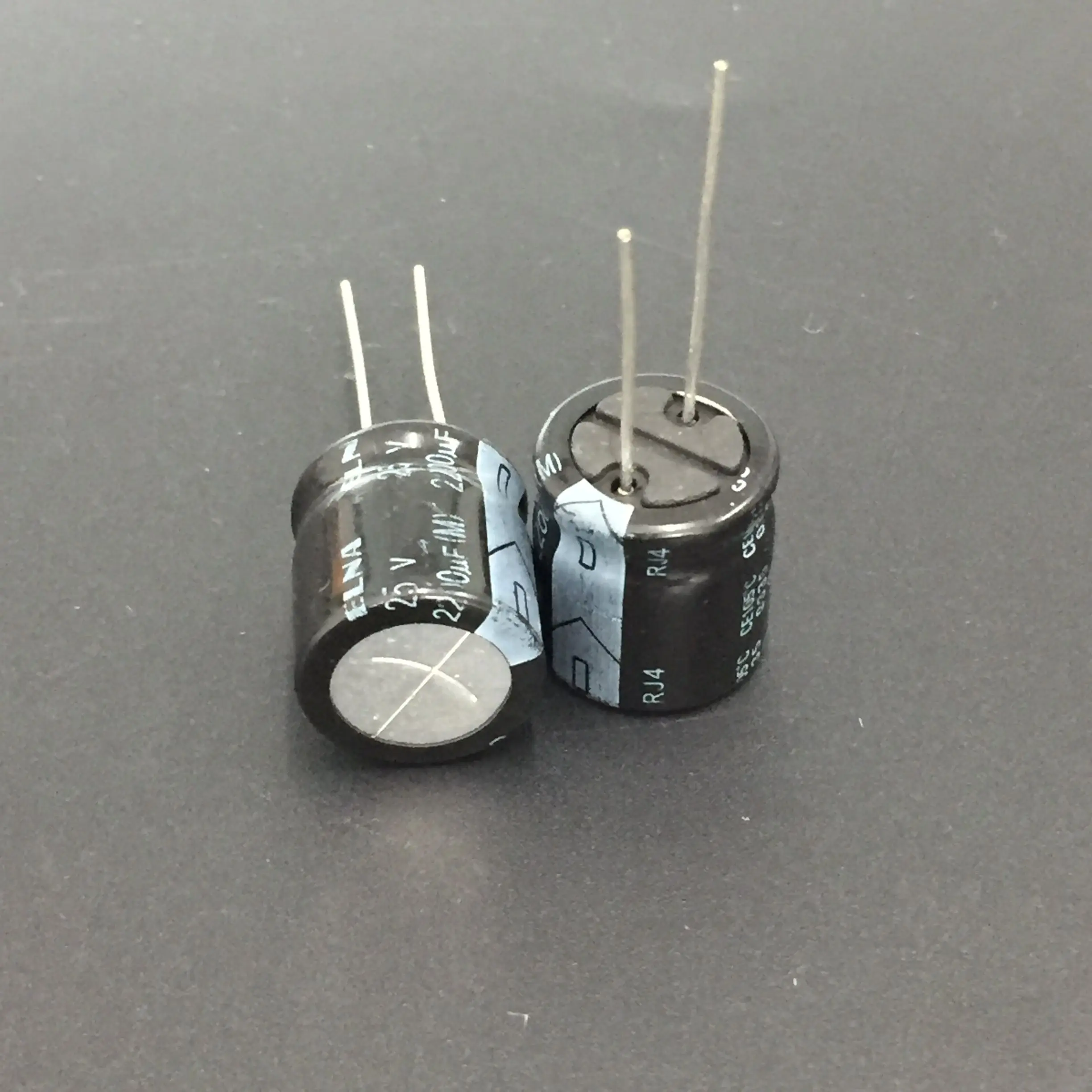 5 шт. 2200 мкФ 25В 16x18мм ELNA Япония RJ4 25V2200uF аудио электролитический