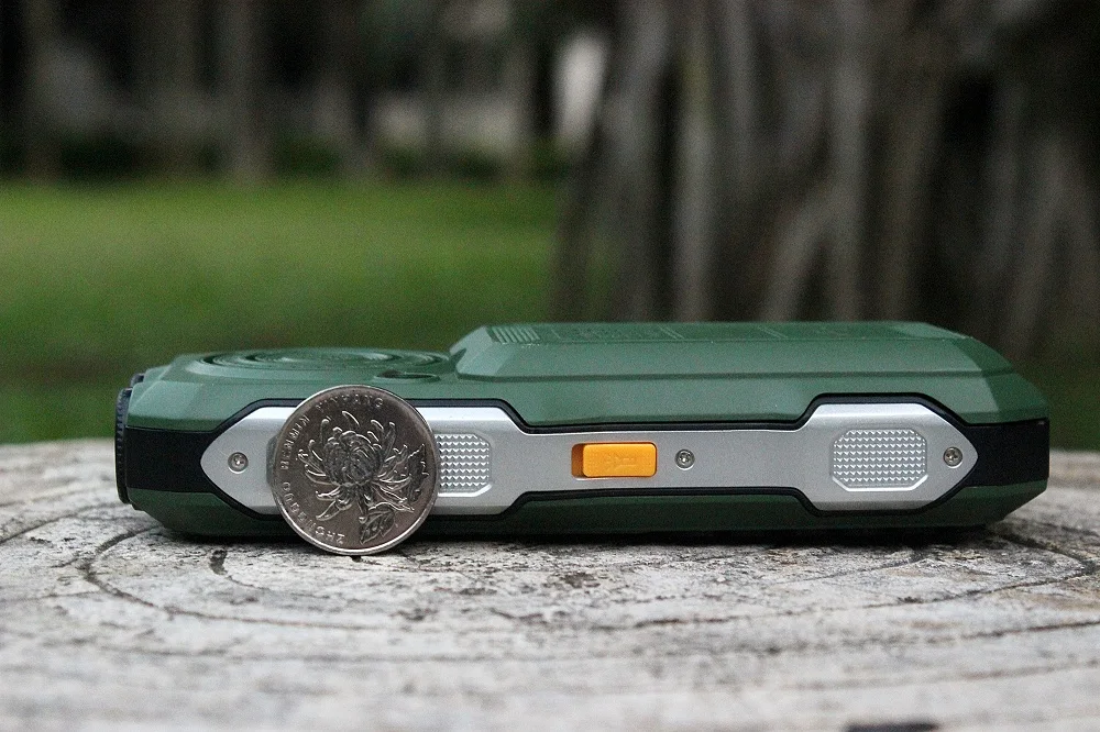 Dbeif d2016 волшебный голос двойной фонарик FM открытый противоударный MP3/MP4 Power Bank антенны аналогового ТВ прочный мобильный телефон сотовый p242