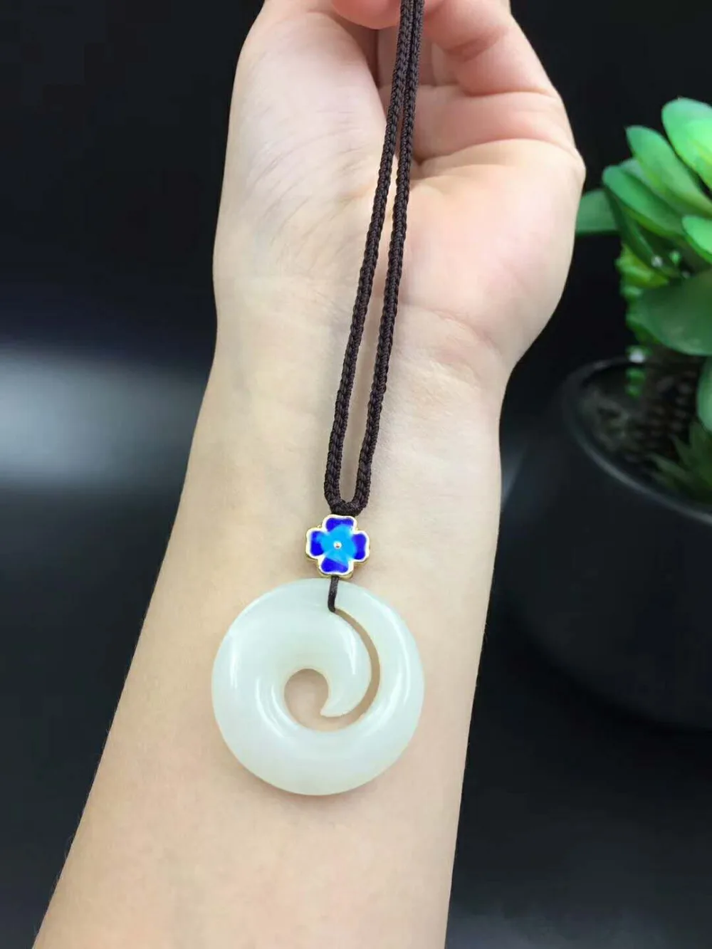 Hetian jade auspicious peace reincarnation luck lucky grass boutique The path winds along mountain ridges. Cloisonne jewelry | Украшения и