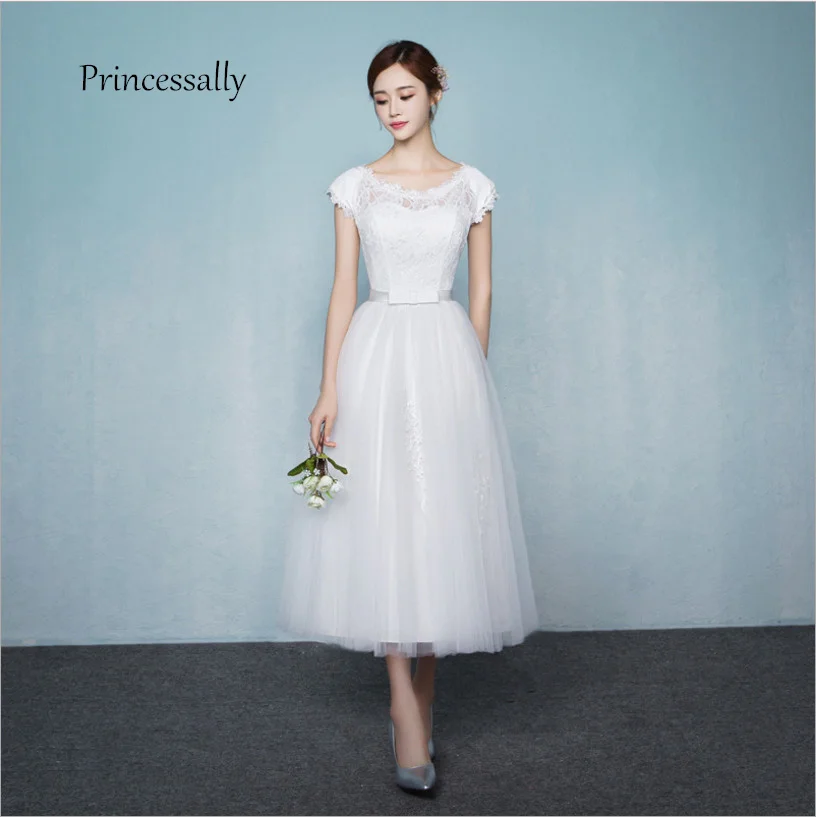 Платье свадебное кружевное до середины икры простой наряд для невесты с рукавами