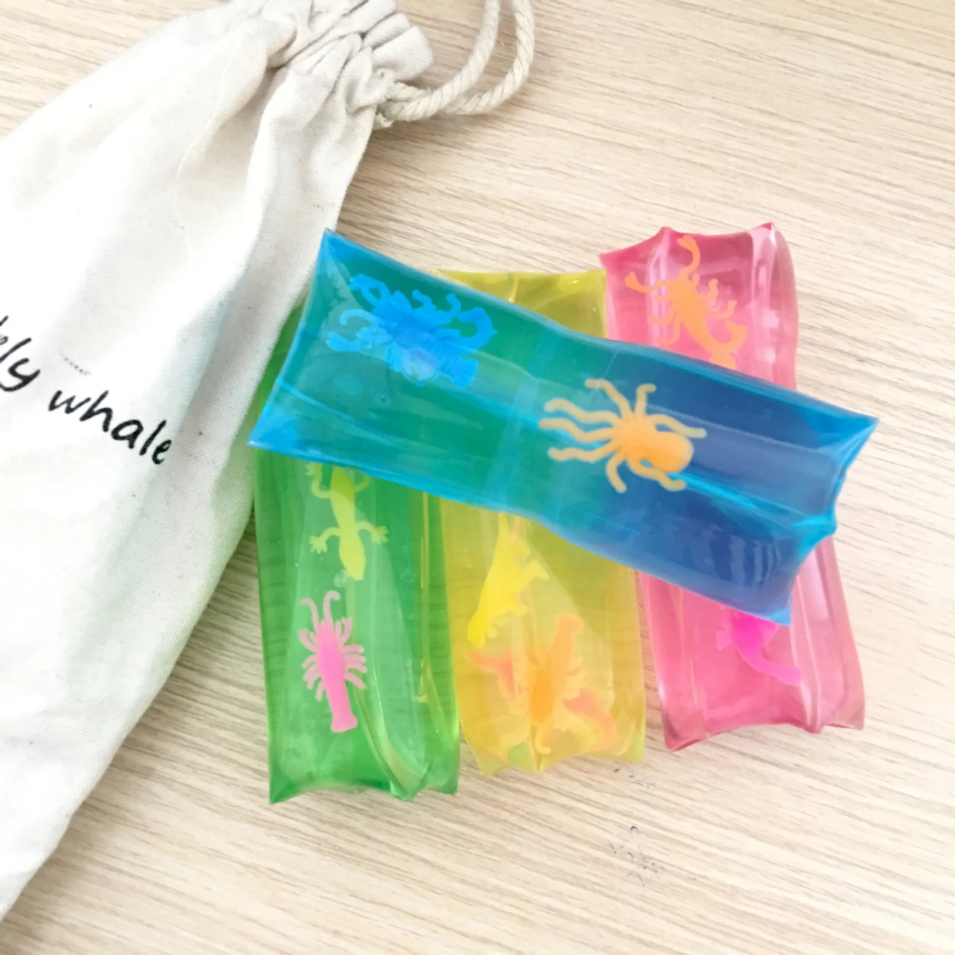 Large water-snake toy that can't catch the water. Water polo water bag is cute and cute. |