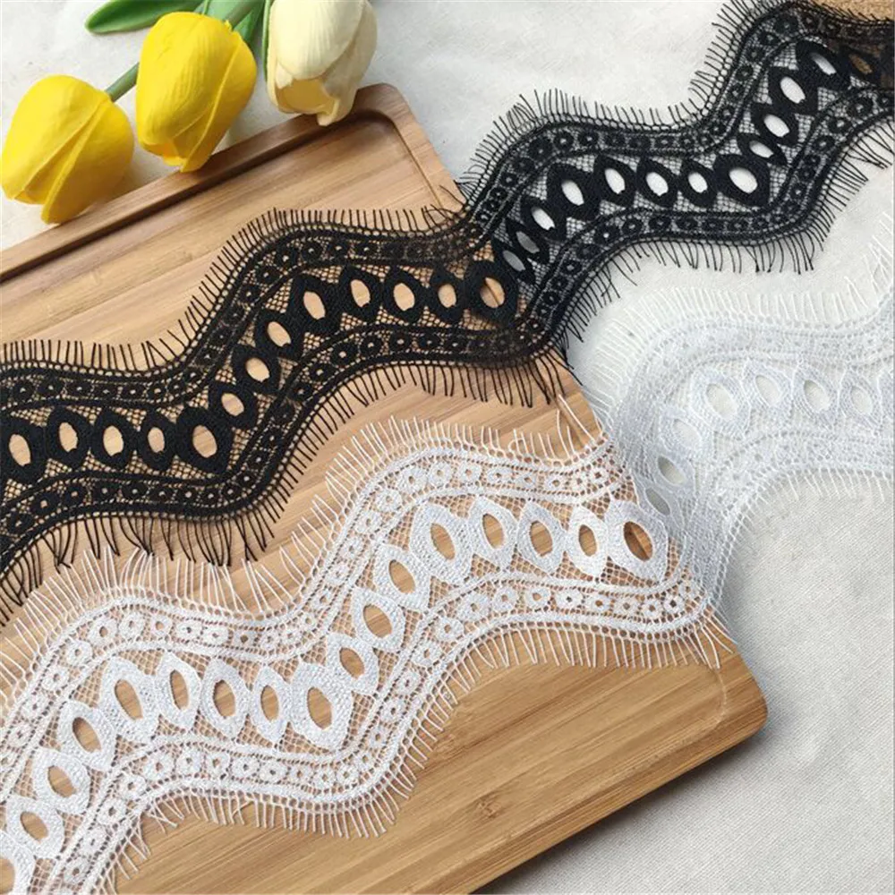 Кружевная отделка в виде ресниц с ушками Шантильи 3 м черная/Блестящая кружевная