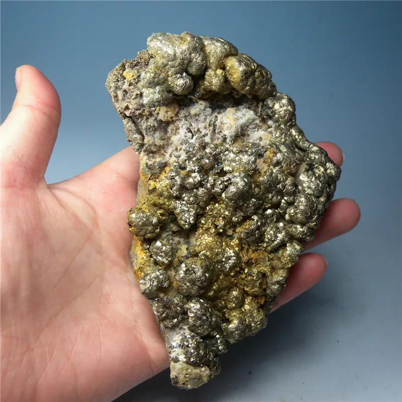 

The spherical surface of natural mineral pyrite mineral stone mineral specimen collection of teaching stone