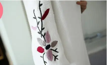 

2017Hot spring autumn Women loose blouse shirt female sleeve sweater cardigan coat v-neck Embroidery fashion knit sweater Q534