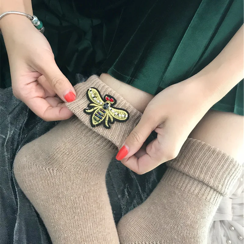 

2018 New Arrival High Quality Super Thick Wool Socks for Women Winter embroidery Bees gem Hand-made Socks