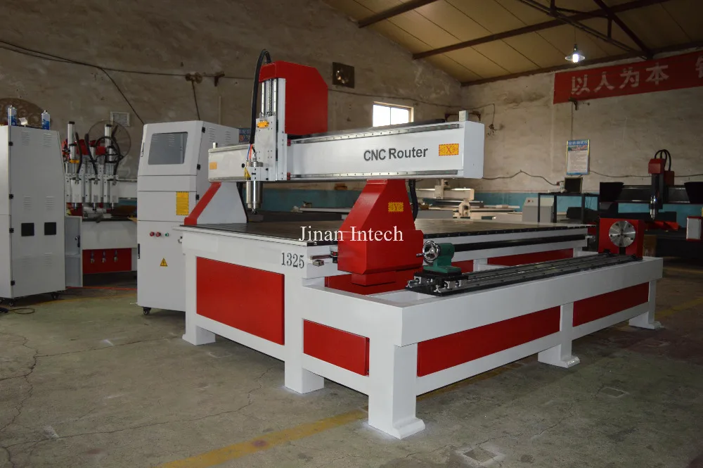 Хорошие рабочие усилия с вращающейся 4 й Осью 1325 cnc машина для продажи в Дубае|working
