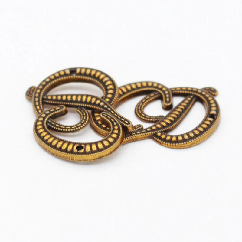 

2.1*2.8cm anticorrosi metal labels for clothing sewing labels for bags customized clothes labels embossing main lables