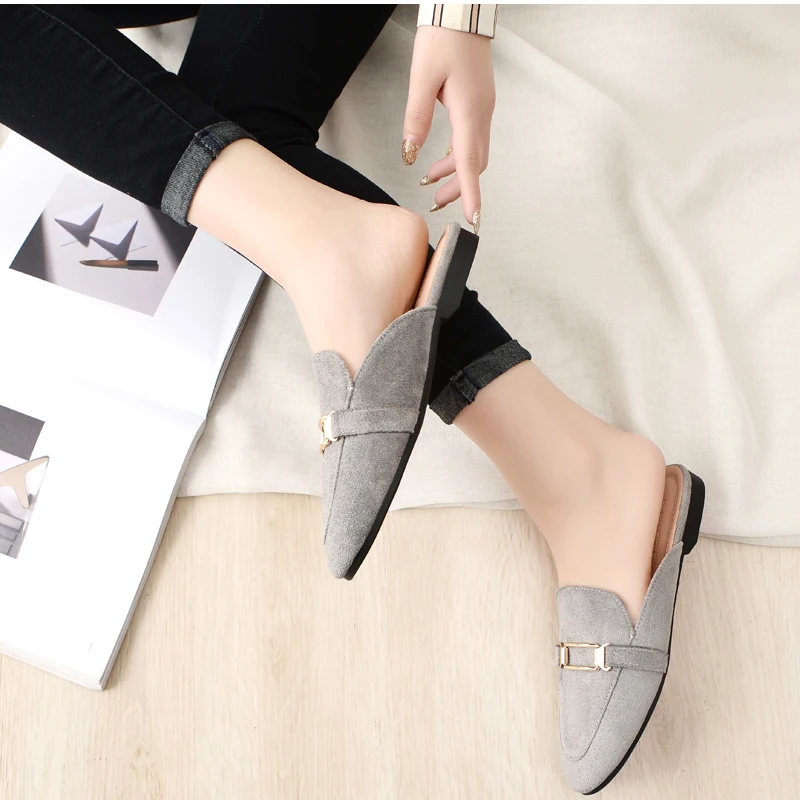 Mule Shoes Women Sandals Brand Designer Shoes Metal Decorate Mules Slippers Pointed Toe Flip Flops Low Heels Beach Slippers
