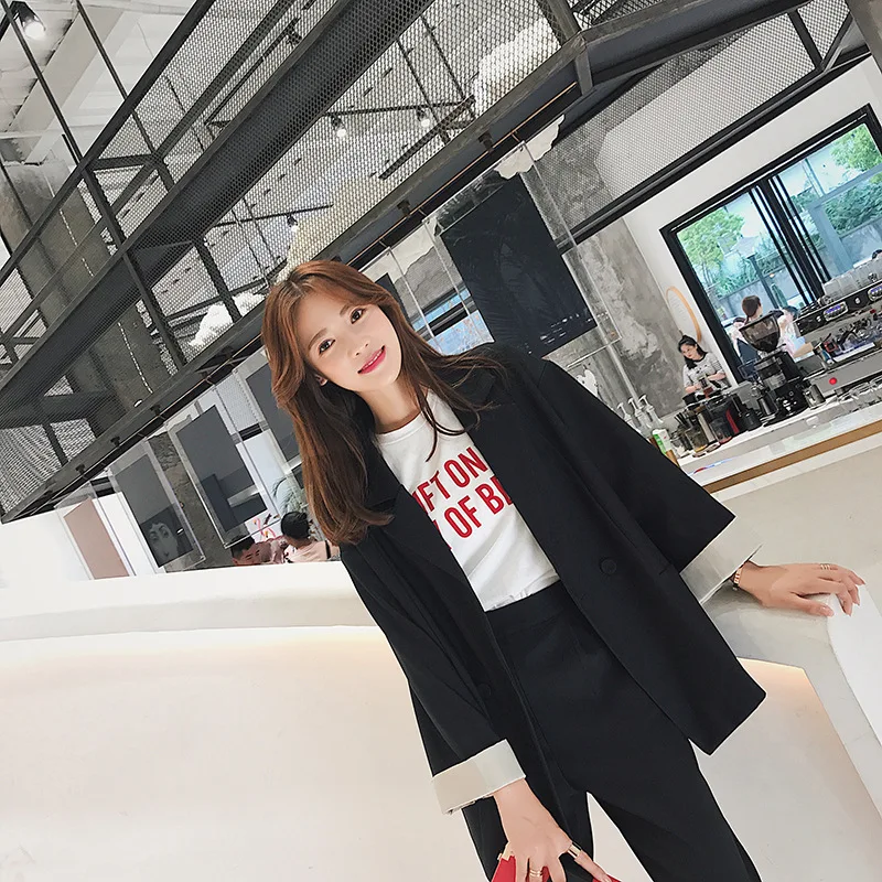 Женский костюм из двух предметов элегантный стильный маленький и простые брюки