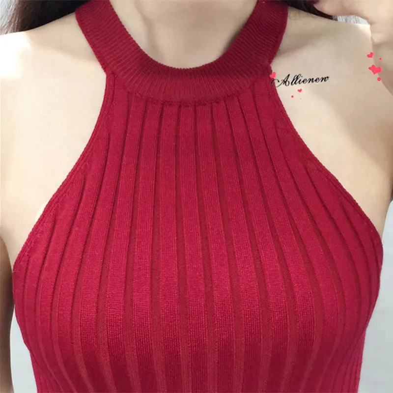 Женское трикотажное платье с лямкой на шее облегающее Клубное бордового цвета